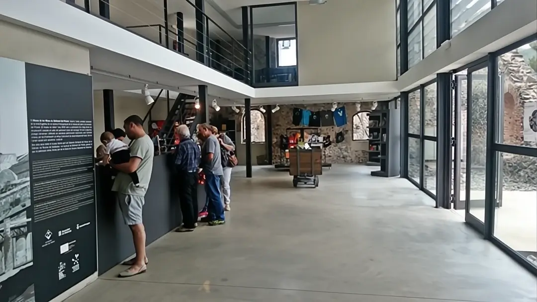 Visita a las Minas de Bellmunt del Priorat 1 Sala de recepción del museo de las Minas de Bellmunt del Priorat
