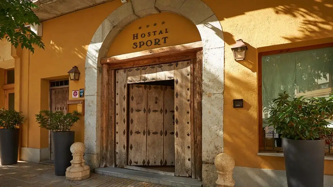 11 lugares que ver en el Priorat, una visita obligada en Cataluña 13 Hostal Sport Falset