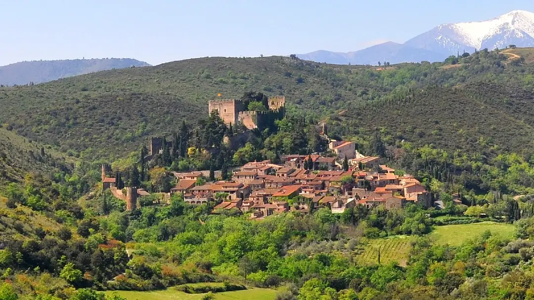 Castelnou, un bonito pueblo medieval en Occitania 6 Castelnou