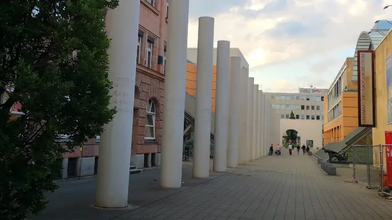 Nuremberg, la ciudad del Zeppelin 15 Calle de los Derechos Humanos (Straße der Menschenrechte)