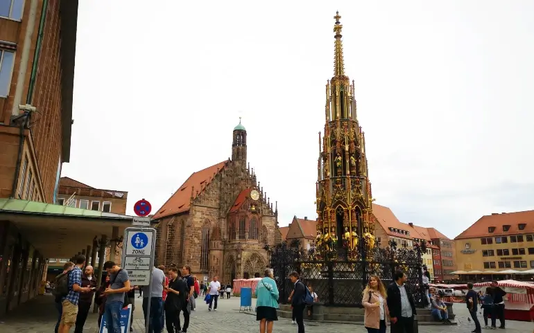 Nuremberg, la ciudad del Zeppelin 7 Fuente Schöner Brunnen, Nuremberg