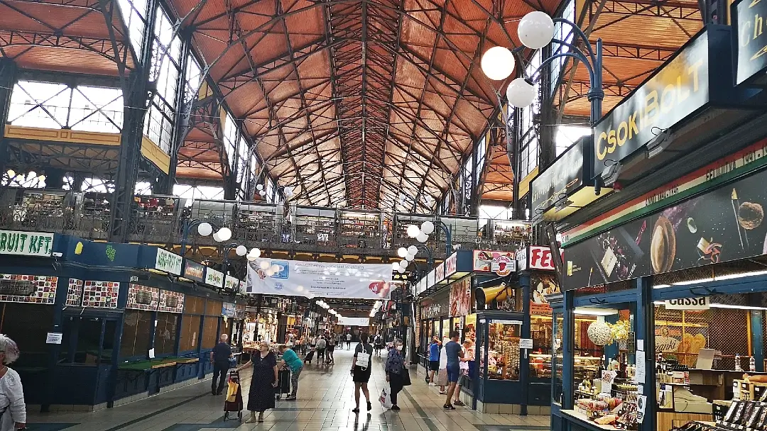 15 lugares imprescindibles que ver en Budapest 43 Mercado Central de Budapest