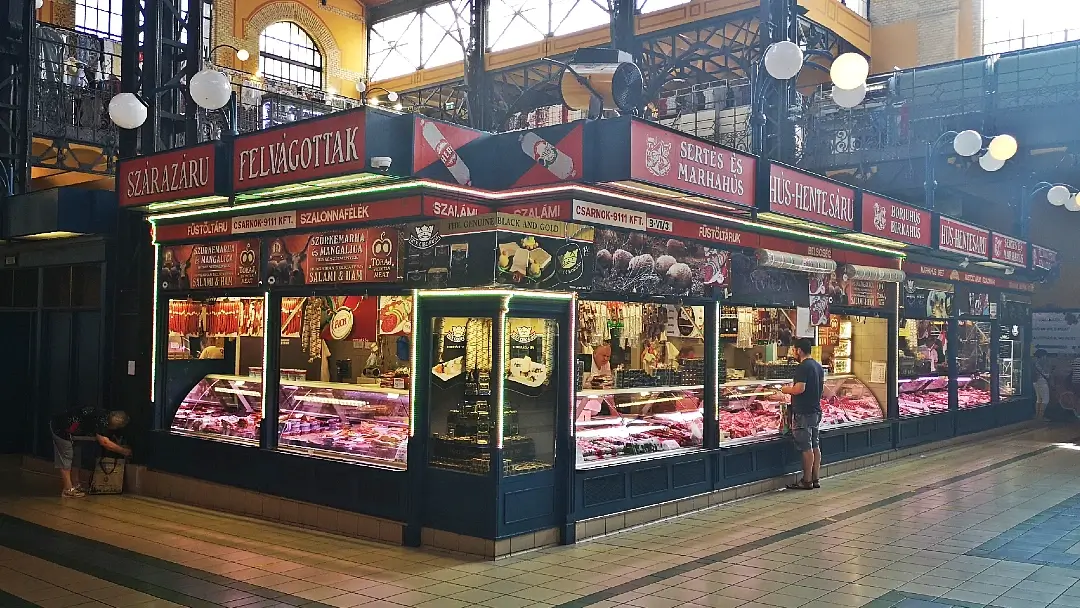 15 lugares imprescindibles que ver en Budapest 42 Mercado Central de Budapest