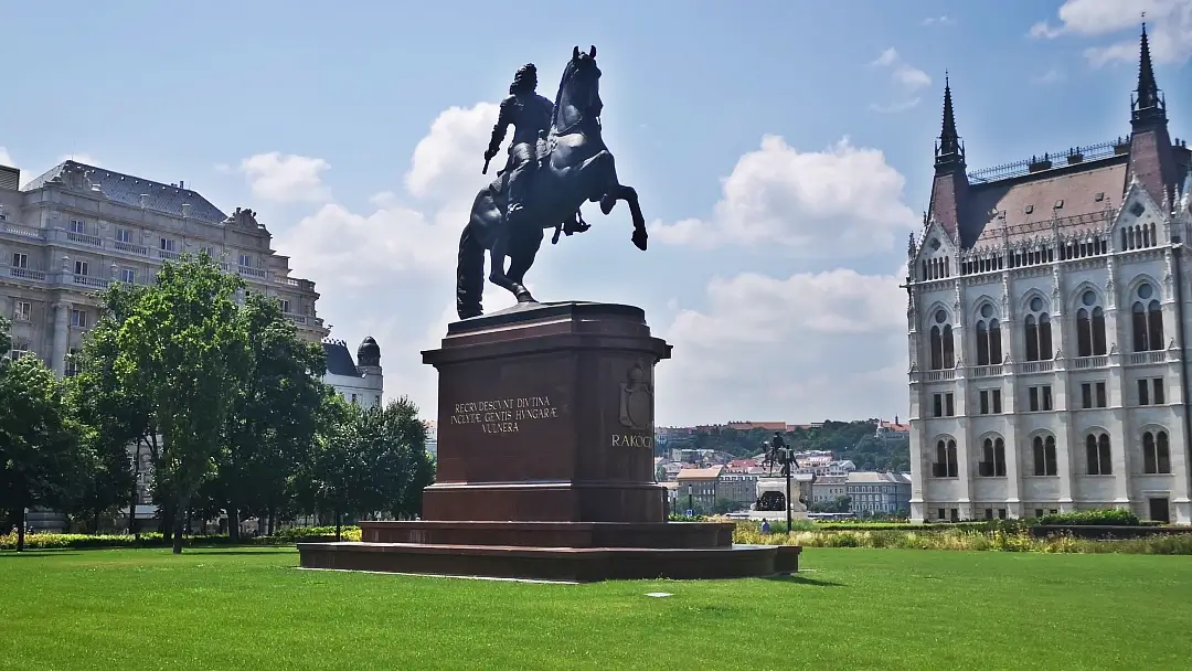 15 lugares imprescindibles que ver en Budapest 8 Estatua ecuestre de Rakoczi Ferenc Budapest
