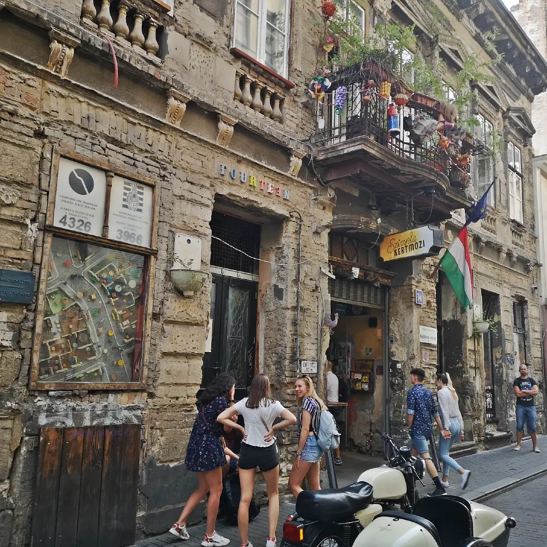 Guía de Budapest, esencias de la vieja Europa 21 Szimpla Kert Budapest