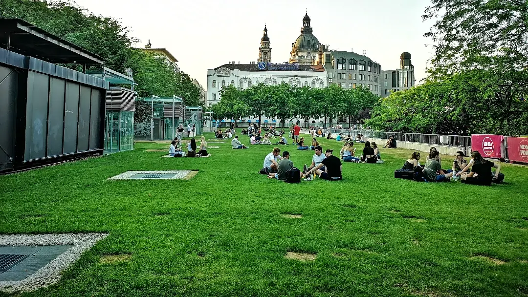8 + 1 lugares curiosos de Budapest que vale la pena visitar 16 Plaza Isabel Budapest