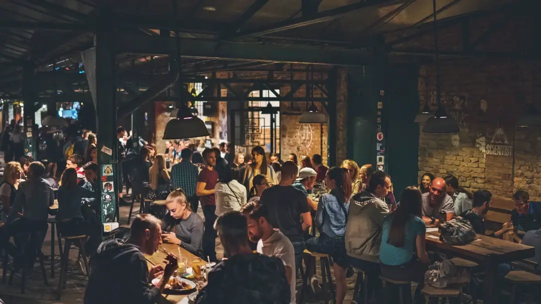 15 lugares imprescindibles que ver en Budapest 40 Ruin pub Élesztőház Budapest