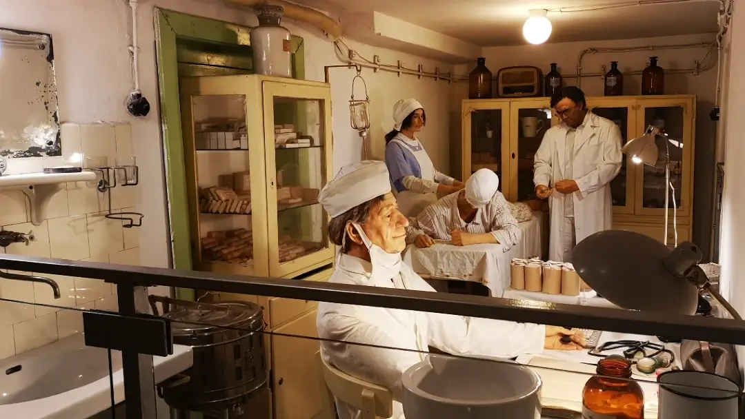 8 + 1 lugares curiosos de Budapest que vale la pena visitar 10 8 lugares curiosos de Budapest Museo Atómico del Hospital de la Roca
