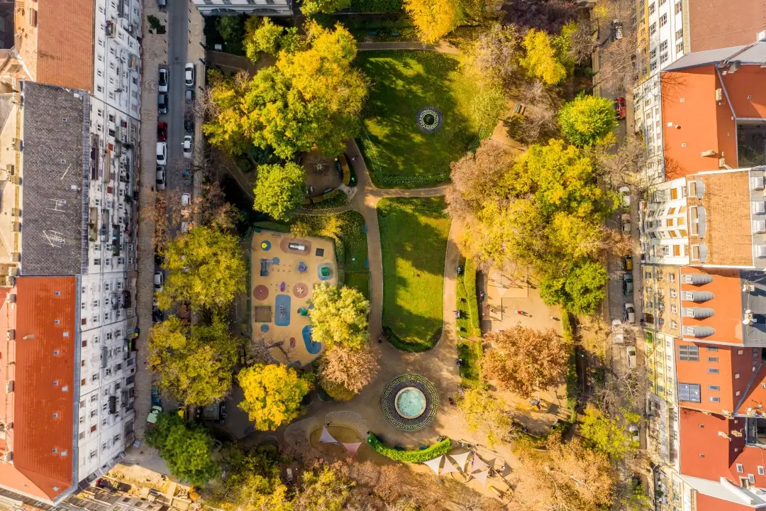 8 + 1 lugares curiosos de Budapest que vale la pena visitar 7 Jardín Károlyi (Károlyi-kert) Budapest