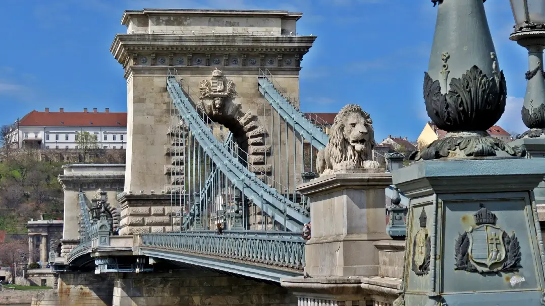 15 lugares imprescindibles que ver en Budapest 12 Puente de las Cadenas Budapest