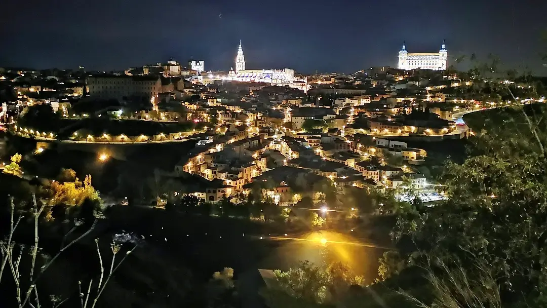 Toledo, la maravillosa ciudad de las 3 culturas 39 Toledo de noche, desde el Mirador del Valle