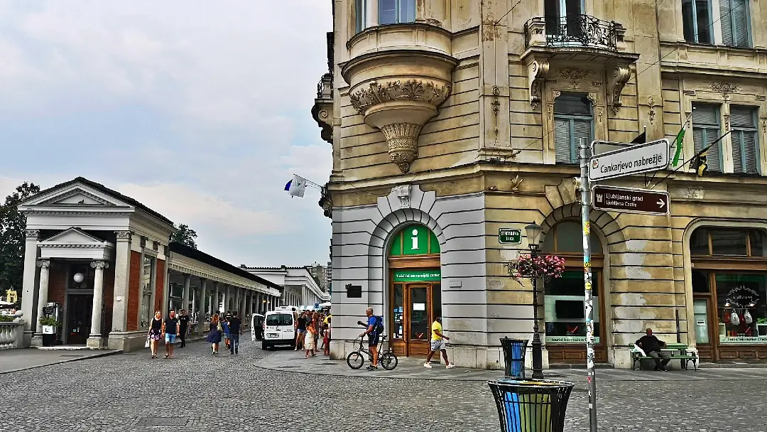 Liubliana, la encantadora y elegante capital de Eslovenia 8 Oficina de Turismo de Liubliana y Mercado cubierto de Plečnik Liubliana