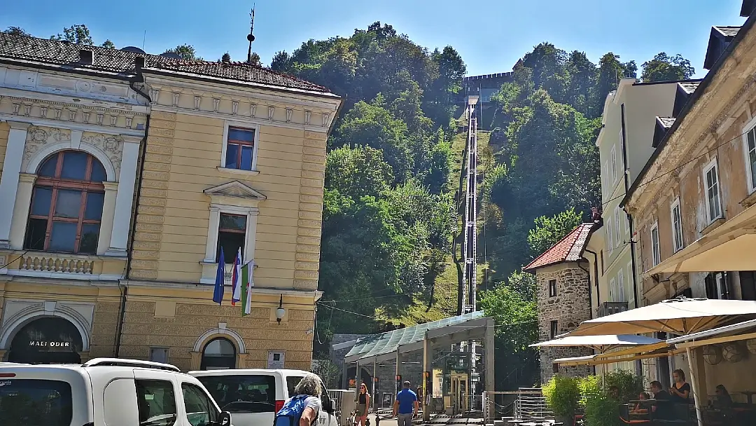 Liubliana, la encantadora y elegante capital de Eslovenia 24 Funicular del Castillo de Liubliana