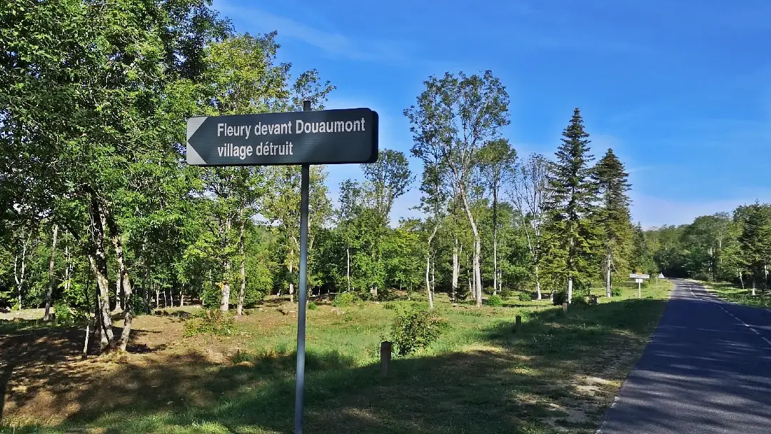 Fleury-devant-Douaumont y los pueblos fantasma de la Batalla de Verdún 2 Fleury-devant-Douaumont se encuentra justo al lado de la carretera D913.