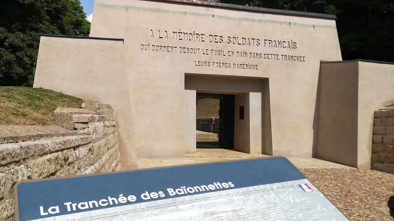 Trinchera de las Bayonetas, entre la historia y la leyenda 4 Entrada a la Trinchera de las Bayonetas