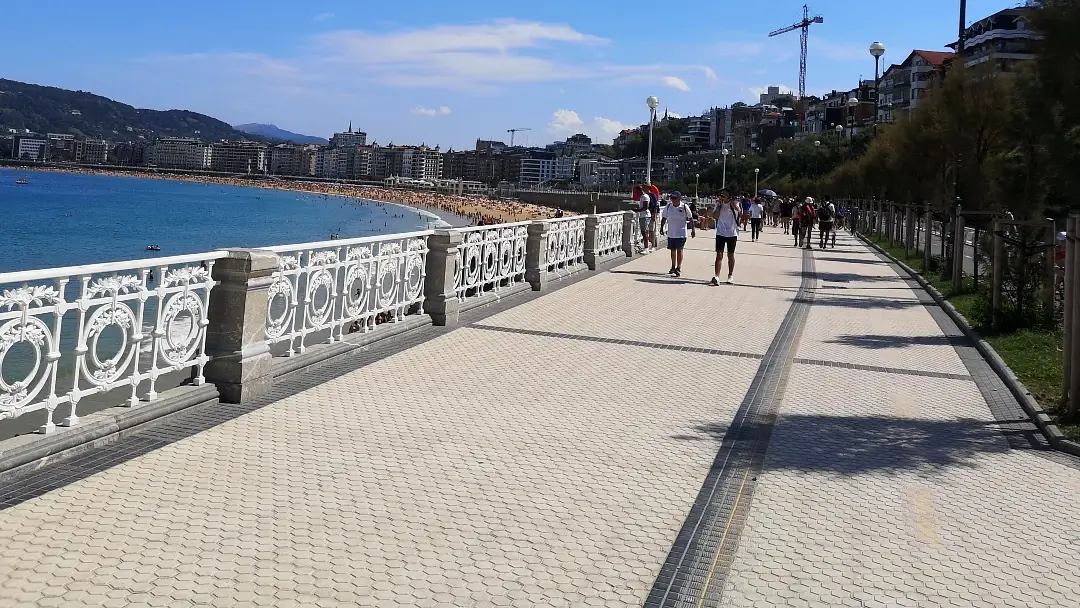 Los lugares imprescindibles que ver en San Sebastián, la ciudad más elegante de Euskadi 9 Paseo de la Concha San Sebastián