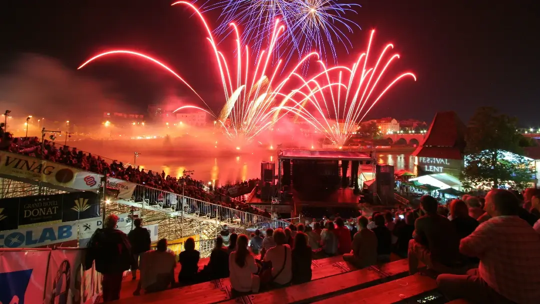 Maribor, la segunda ciudad de Eslovenia y la viña más antigua del mundo 14 Maribor festival lent