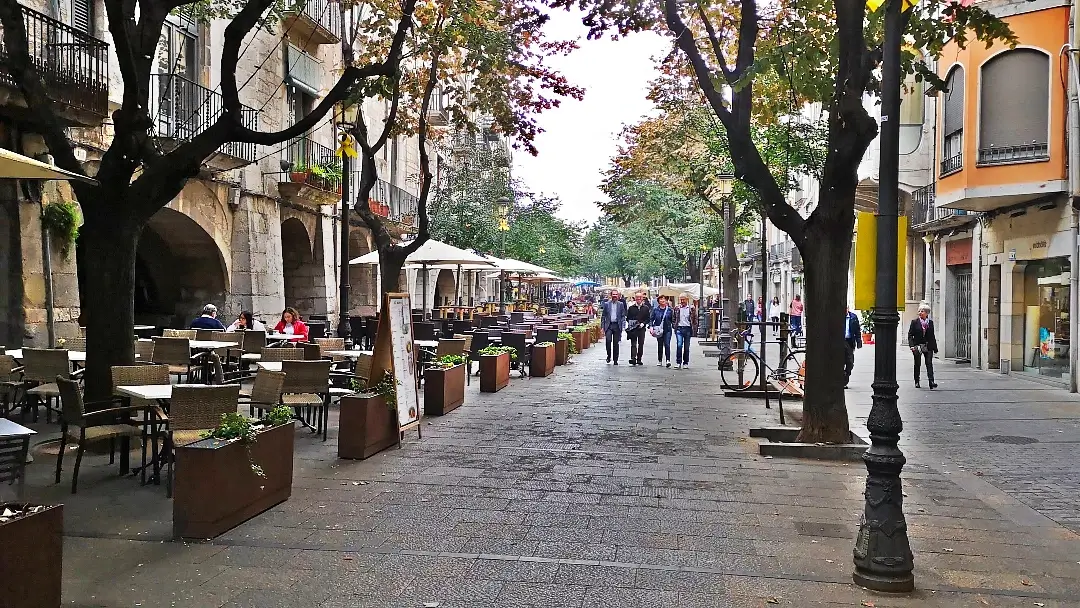 Que ver en Girona, la ciudad que te va a enamorar 4 Rambla de la Llibertat Girona