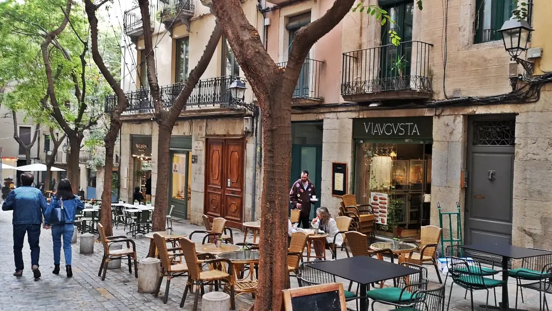 Que ver en Girona, la ciudad que te va a enamorar 2 que ver en girona Plaça del Correu Vell (Plaza del Correo Viejo) Girona