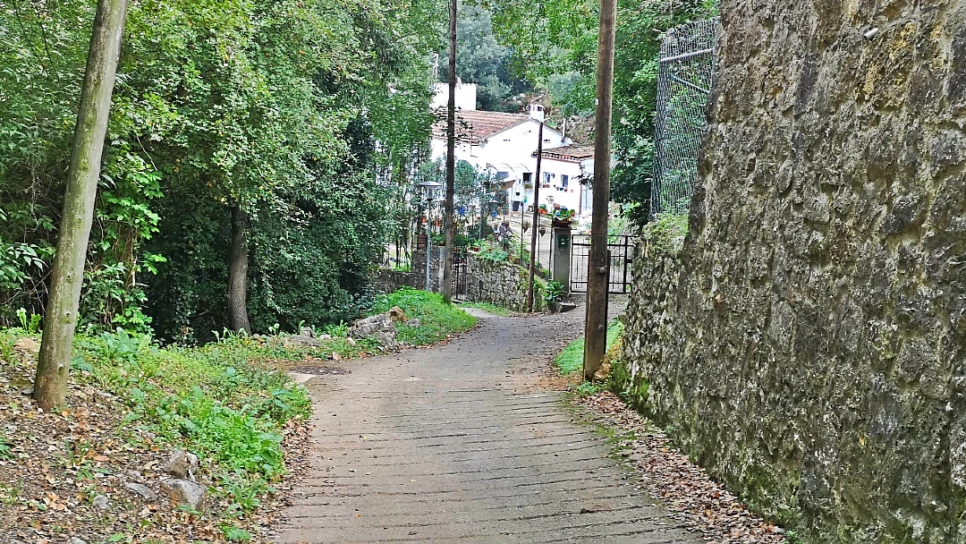 Que ver en Girona, la ciudad que te va a enamorar 14 Baixada de la Font del Bisbe (Bajada de la Fuente del Obispo).