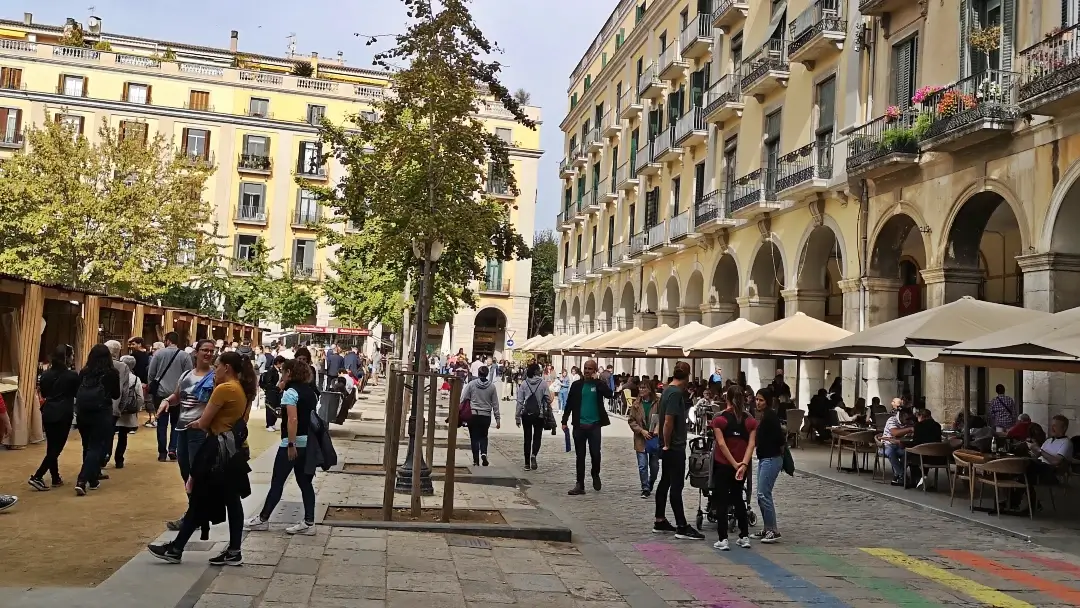 Que ver en Girona, la ciudad que te va a enamorar 20 Plaza de la Independencia Girona