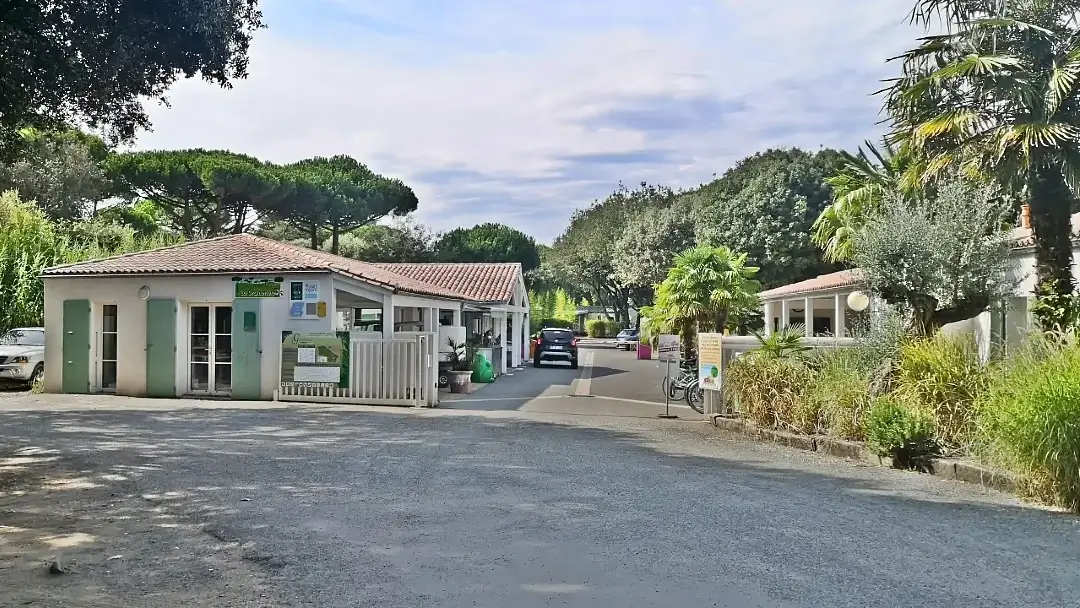🏁 Ruta en caravana por Francia, Luxemburgo, Países Bajos y Bélgica. Diario de Viaje (40 días / 82 fotos) 74 Camping La Grainetière, en La Flotte-en-Ré