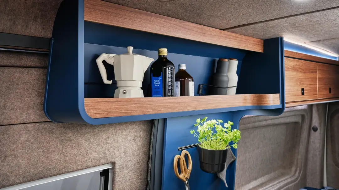 Eriba Car, la Nueva y elegante furgoneta camper de Eriba 13 Eriba Car estanteria
