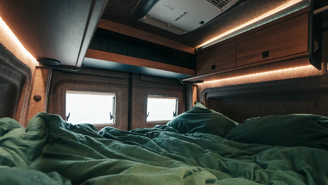 Eriba Car, la Nueva y elegante furgoneta camper de Eriba 12 Eriba Car llit2