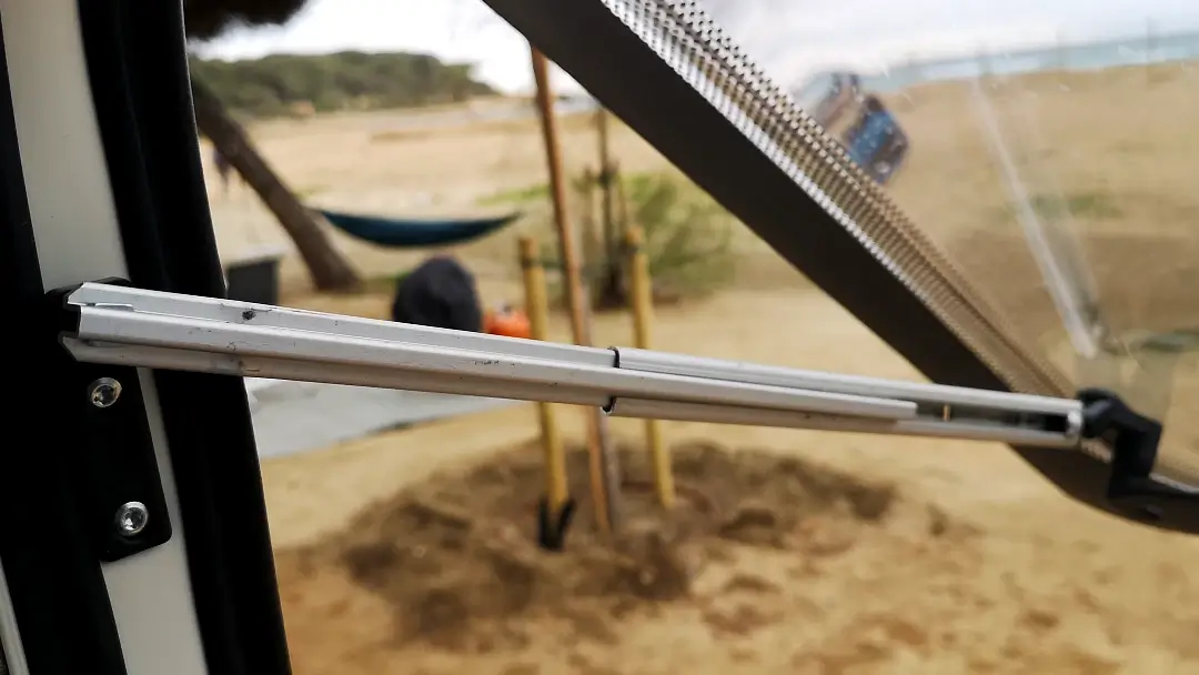 Guía básica de mantenimiento de la caravana 13 Compas ventana caravana