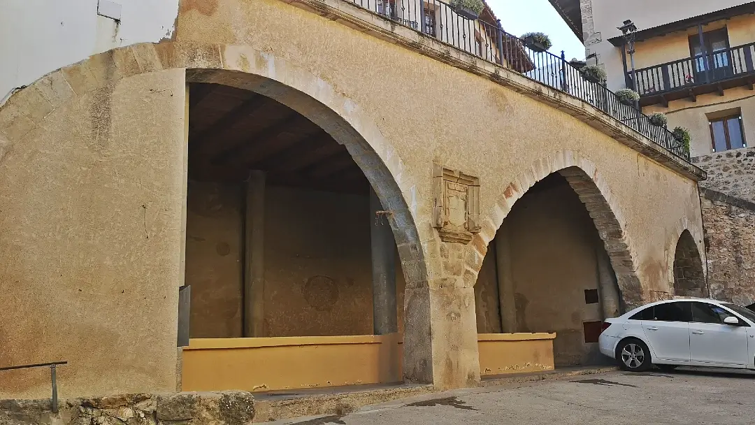 Peñarroya de Tastavins, un paseo por el tiempo 6 Lonja - Lavaderos Peñarroya de Tastavins
