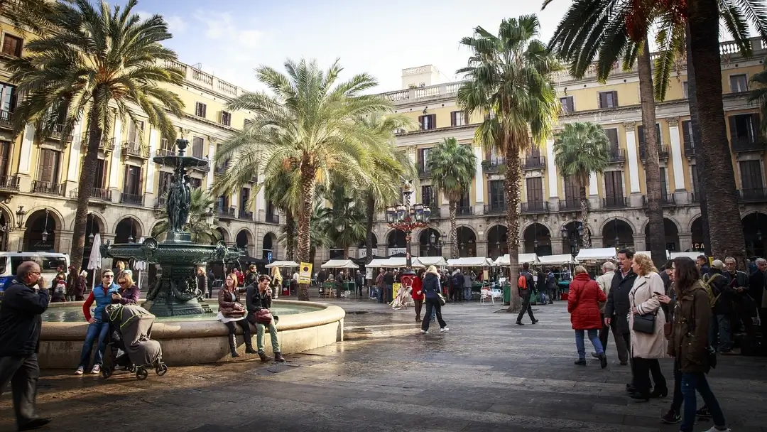 Estas son las Tendencias de viaje para 2025 12 Plaça Reial Barcelona