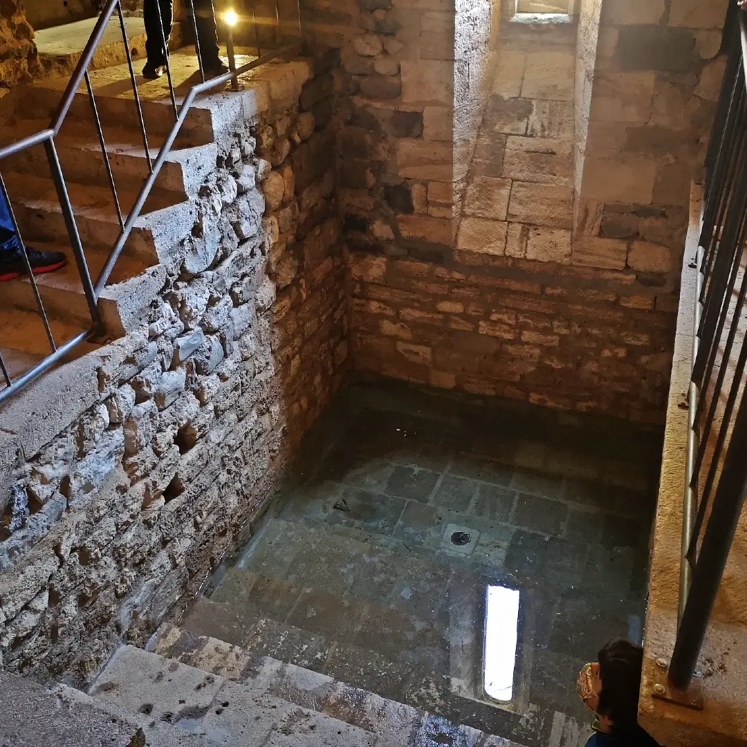 Besalú: un paseo por la edad media 26 Miqvé (baños judíos) Besalú