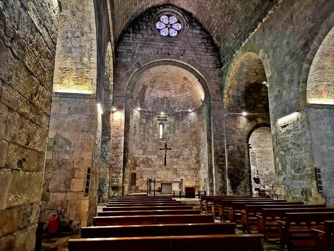 Besalú: un paseo por la edad media 24 Iglesia de Sant Vicenç Besalú