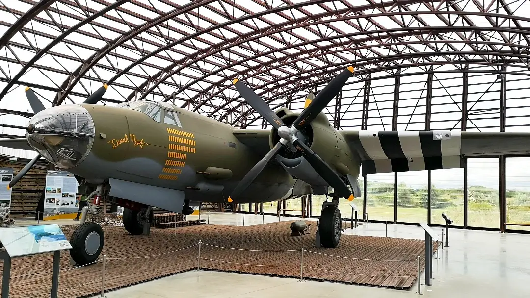 2a Guerra Mundial: Ruta del Desembarco de Normandía (con mapa) 12 Bombardero B26 "Marauder" en el Museo del Desembarco de Utah Beach.