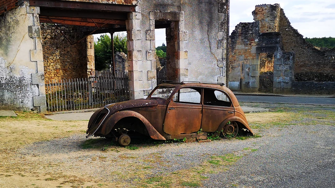 10 de junio: Oradour-sur-Glane, el pueblo que murió un sábado de primavera 14 El famoso coche del doctor Desourteaux en Oradour-sur-Glane