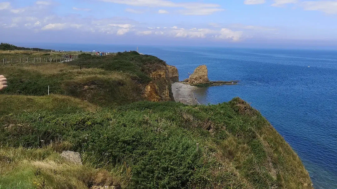 2a Guerra Mundial: Ruta del Desembarco de Normandía (con mapa) 10 Ruta del Desembarco de Normandía: Vista general de la Pointe du Hoc.