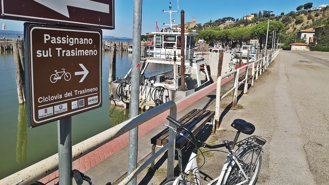 Ruta por 7 de los pueblos más bonitos de Umbría, Italia 5 Puerto Passignano sul Trasimeno