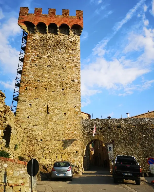 Ruta por 7 de los pueblos más bonitos de Umbría, Italia 3 Torre Triangolare Passignano sul Trasimeno