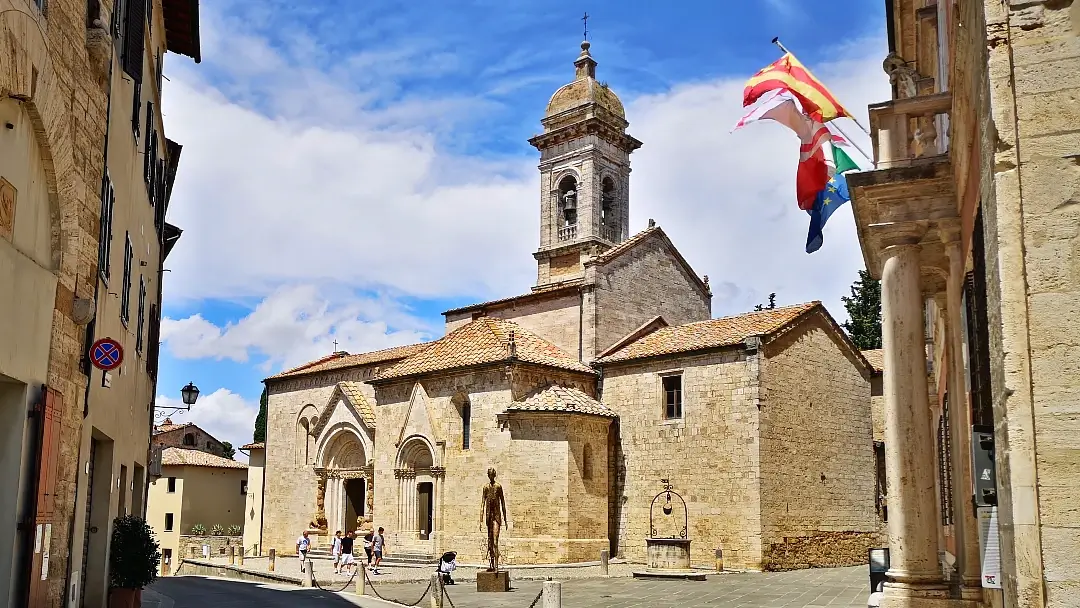 El célebre paisaje de Gladiator en el Val d'Orcia: Un paseo cinematográfico por la belleza toscana 22 Collegiata dei Santi Quirico e Giulitta (Colegiata de los Santos Quirico y Julieta)