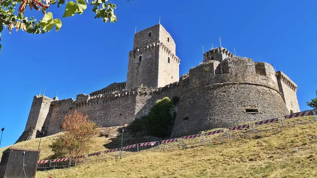 Que ver en Asís, Patrimonio Mundial de la UNESCO: aquí nació San Francisco 17 Rocca Maggiore Asís