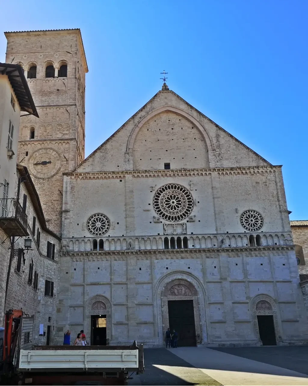 Que ver en Asís, Patrimonio Mundial de la UNESCO: aquí nació San Francisco 22 Catedral de San Rufino Asís