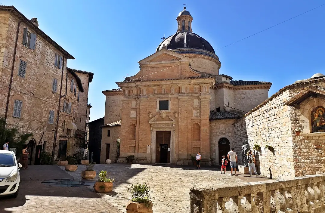 Que ver en Asís, Patrimonio Mundial de la UNESCO: aquí nació San Francisco 9 Chiesa Nuova Asis Assisi