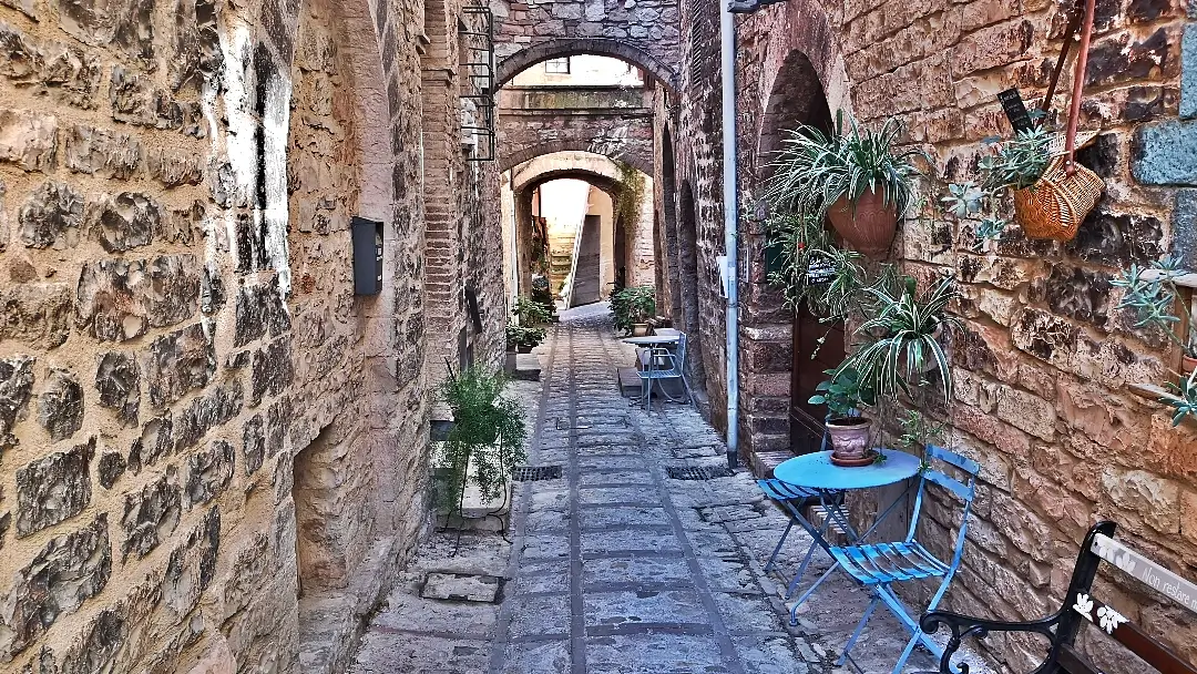 Ruta por 7 de los pueblos más bonitos de Umbría, Italia 8 Spello