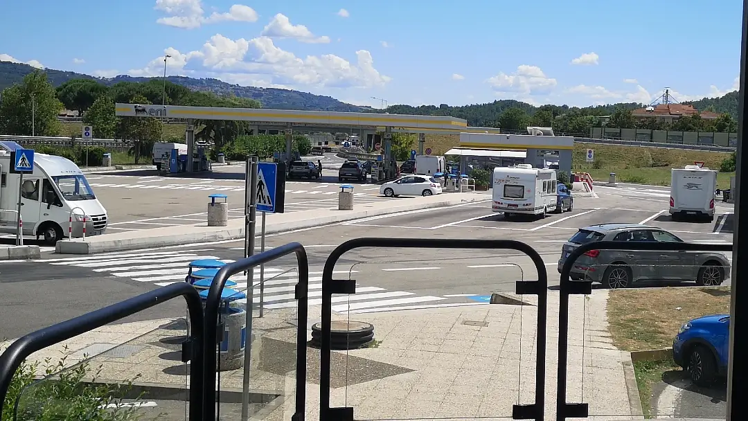 Barcelona - Roma en ferry con coche y caravana 3 Área de servicio en una autopista italiana