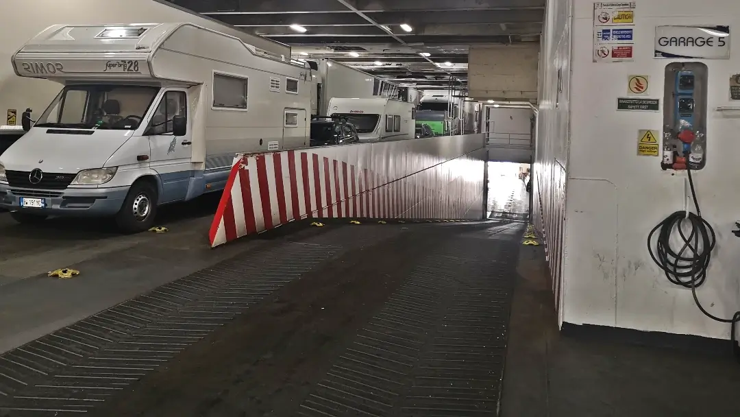 Barcelona - Roma en ferry con coche y caravana 22 Barcelona - Civitavecchia en ferry con coche y caravana