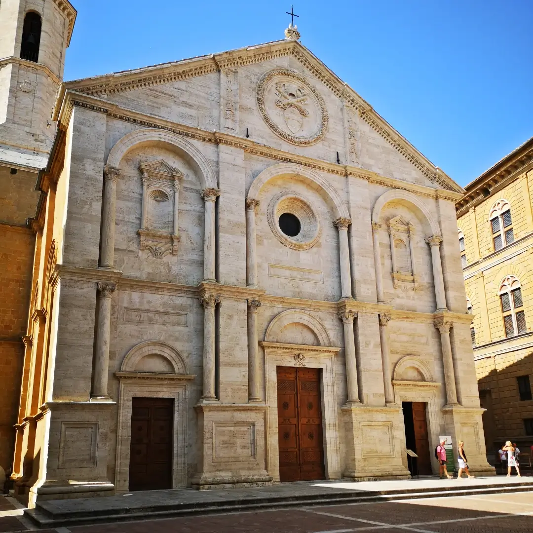 El célebre paisaje de Gladiator en el Val d'Orcia: Un paseo cinematográfico por la belleza toscana 9 Concattedrale di Santa Maria Assunta (Catedral de la Asunción) de Pienza.