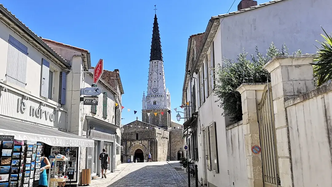 🏁 Ruta en caravana por Francia, Luxemburgo, Países Bajos y Bélgica. Diario de Viaje (40 días / 82 fotos) 79 Iglesia de Saint-Étienne Ars-en-Ré