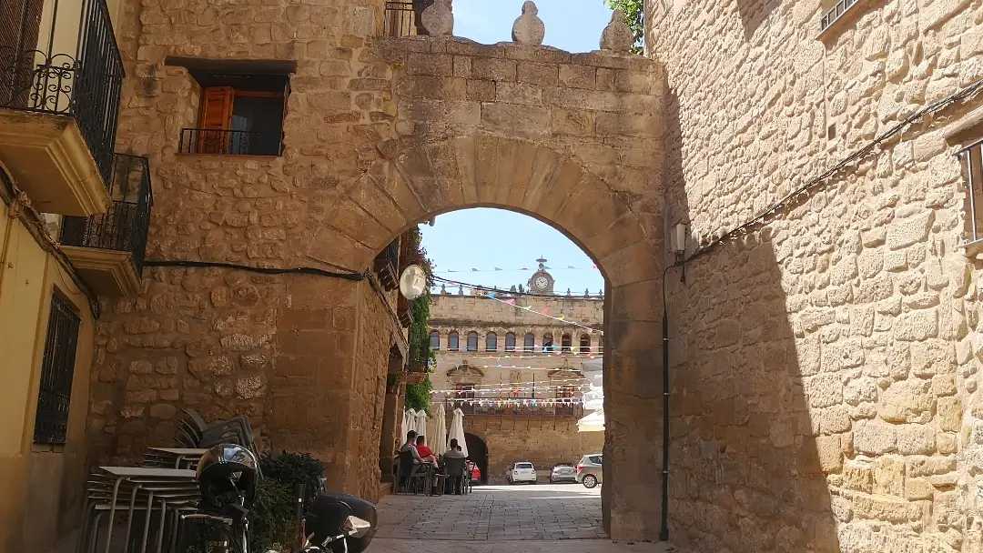 5 días descubriendo los secretos del Matarraña 24 Arco de la Villa o Portal de Xifré La Fresneda matarraña
