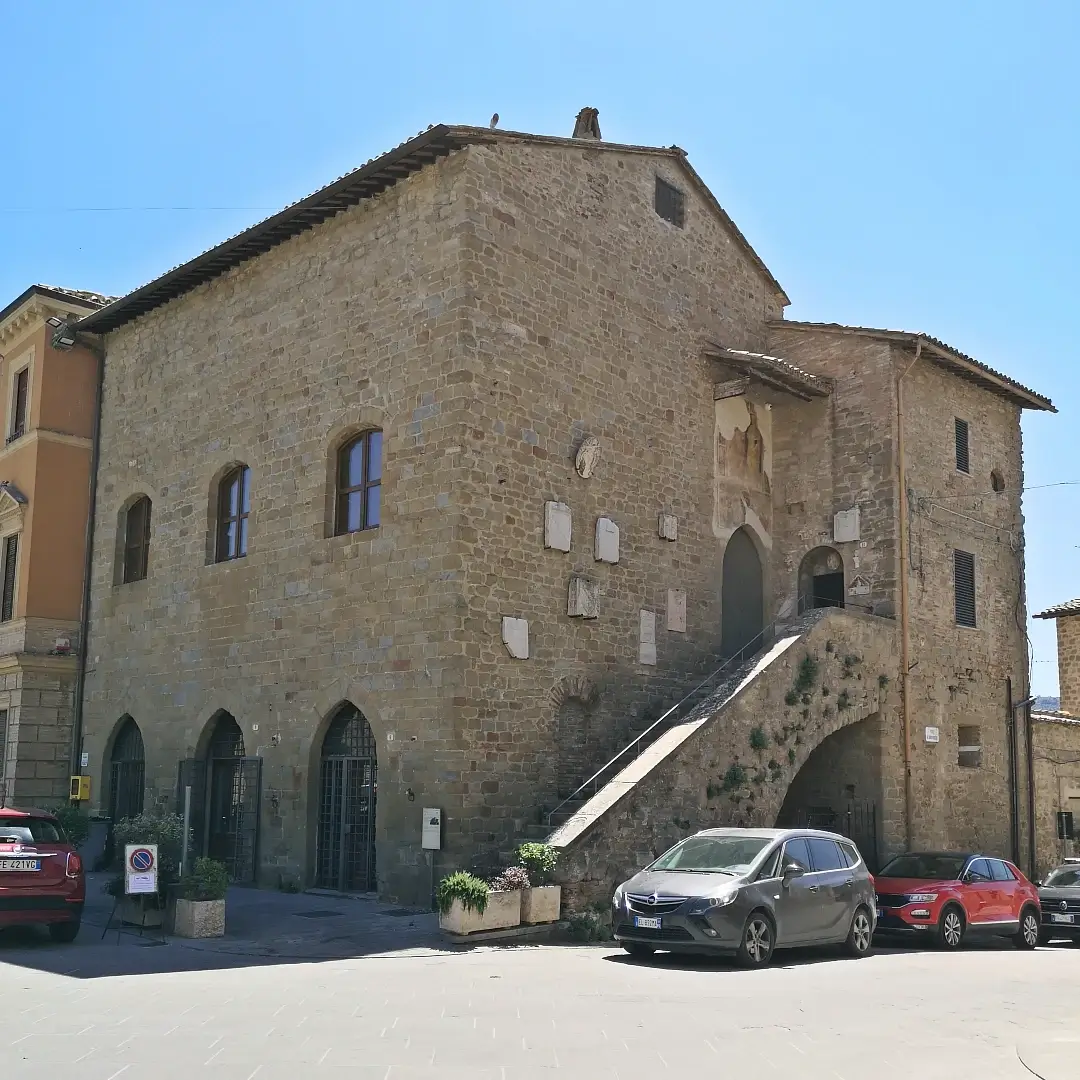 Ruta por 7 de los pueblos más bonitos de Umbría, Italia 19 Palazzo del Podestà Bettona