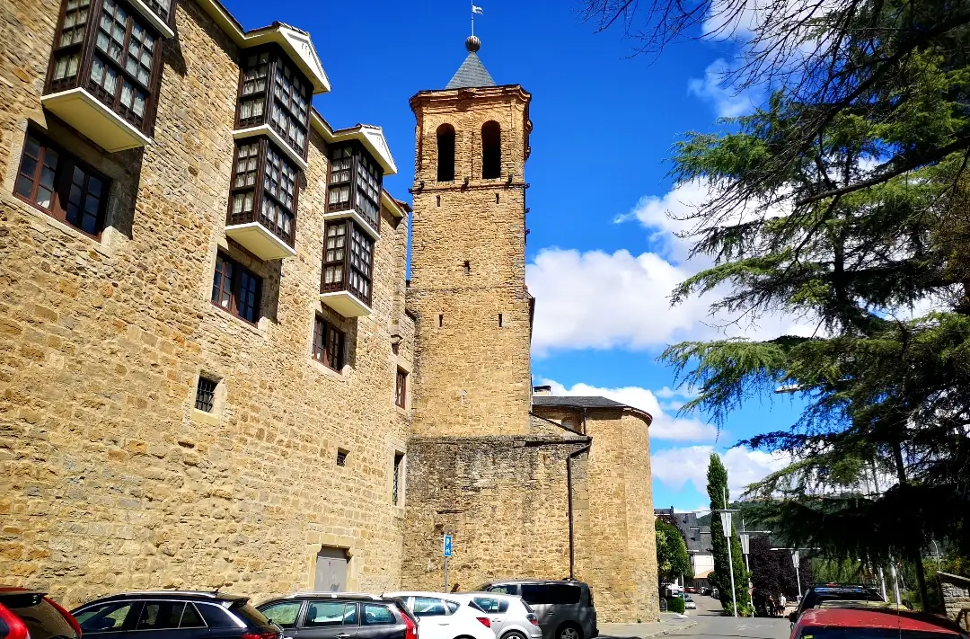 Jaca, la primera capital del reino 15 Monasterio Benedictinas muralla jaca